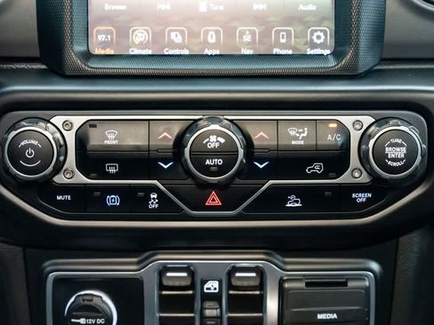 Used 2023 Jeep Wrangler Unlimited AWD/4WD image 12
