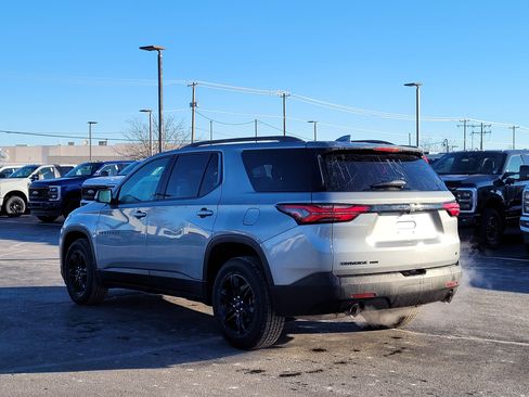 Used 2023 Chevrolet Traverse LT w/ Midnight/Sport Edition image 6