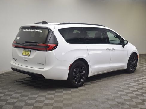 New 2026 Chrysler Pacifica Limited w/ S Appearance Package image 6