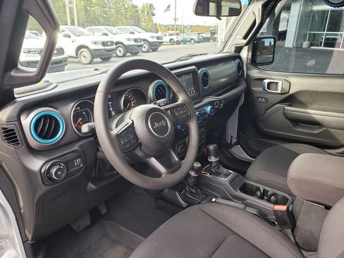 Used 2023 Jeep Wrangler Unlimited Sport image 29