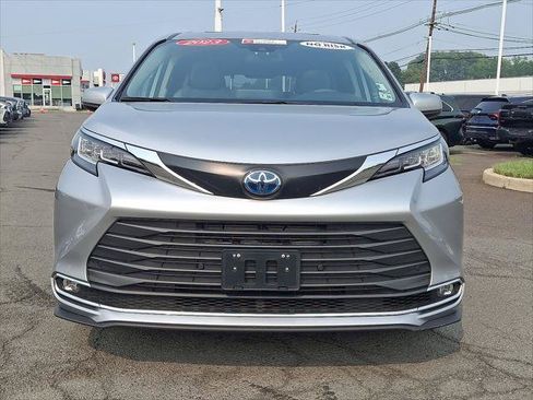 Certified 2023 Toyota Sienna XLE FWD image 30