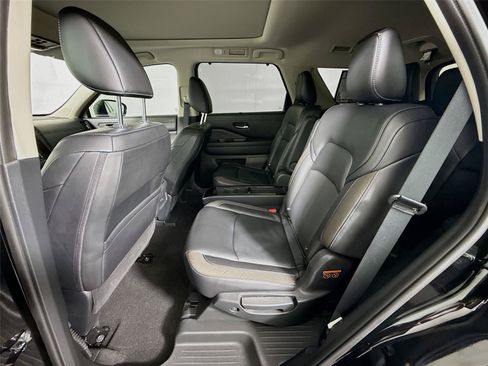 Used 2023 Nissan Pathfinder SL w/ SL Premium Package FWD image 18
