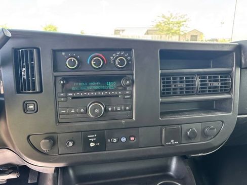Used 2018 Chevrolet Express 2500 w/ Communications Package RWD image 9