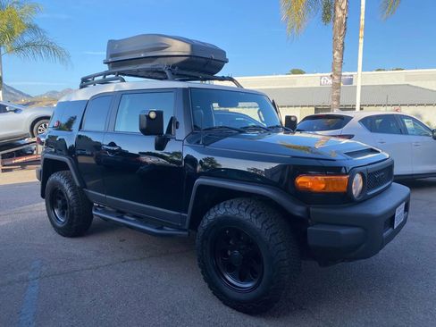 Used 2014 Toyota FJ Cruiser 4WD w/ Upgrade Package image 14