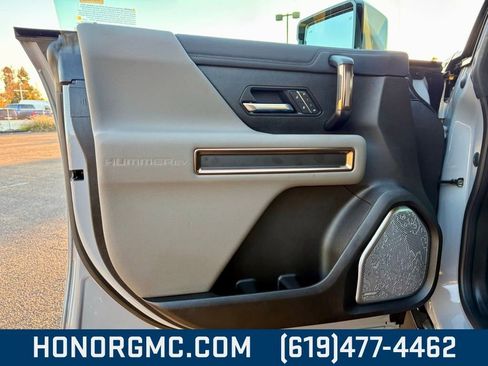 Used 2025 GMC Hummer EV 2X w/ Extreme Off-Road Package image 15