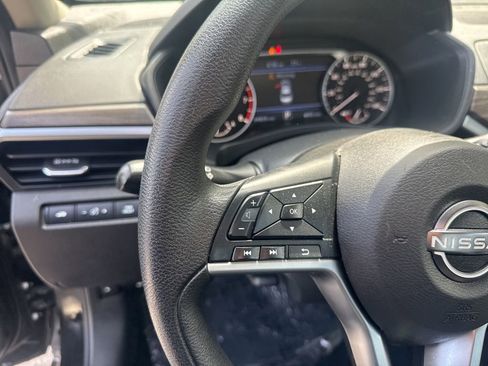 Used 2023 Nissan Altima 2.5 SV image 12