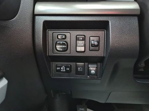 Used 2020 Toyota Tundra SR5 w/ SR5 Convenience Package AWD/4WD image 13