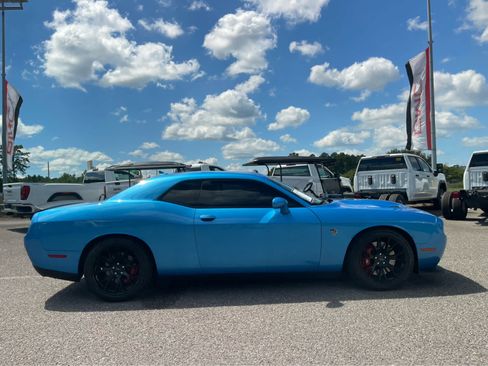 Used 2015 Dodge Challenger SRT Hellcat RWD image 4