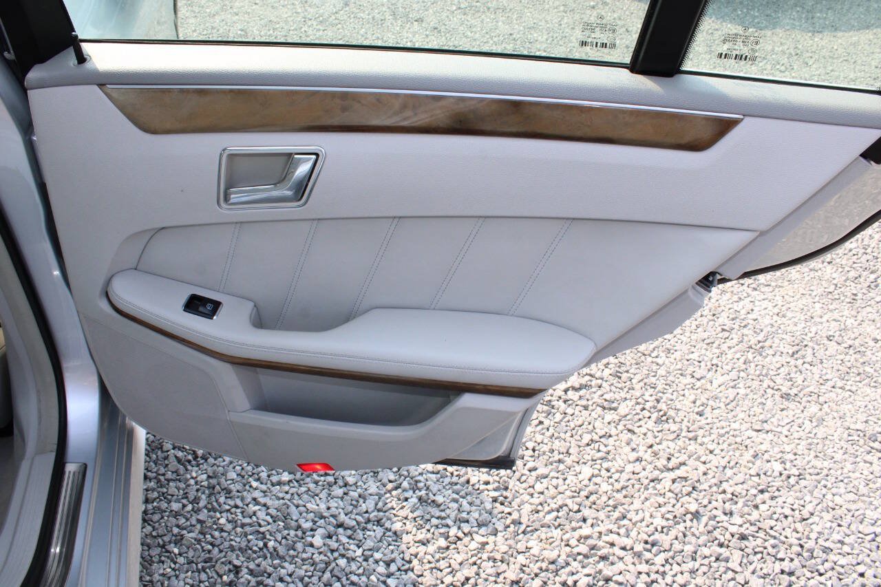 Used 2011 Mercedes-Benz E 350 4MATIC Sedan image 24
