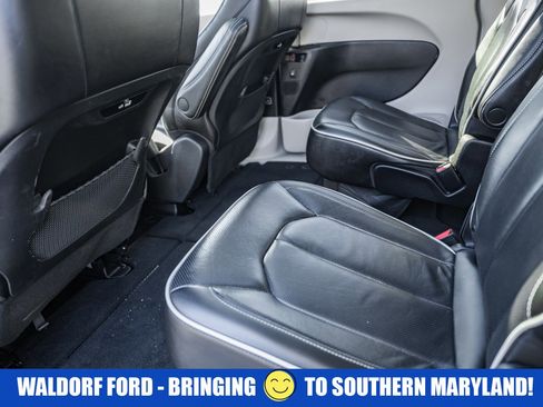 Used 2023 Chrysler Pacifica Limited image 37