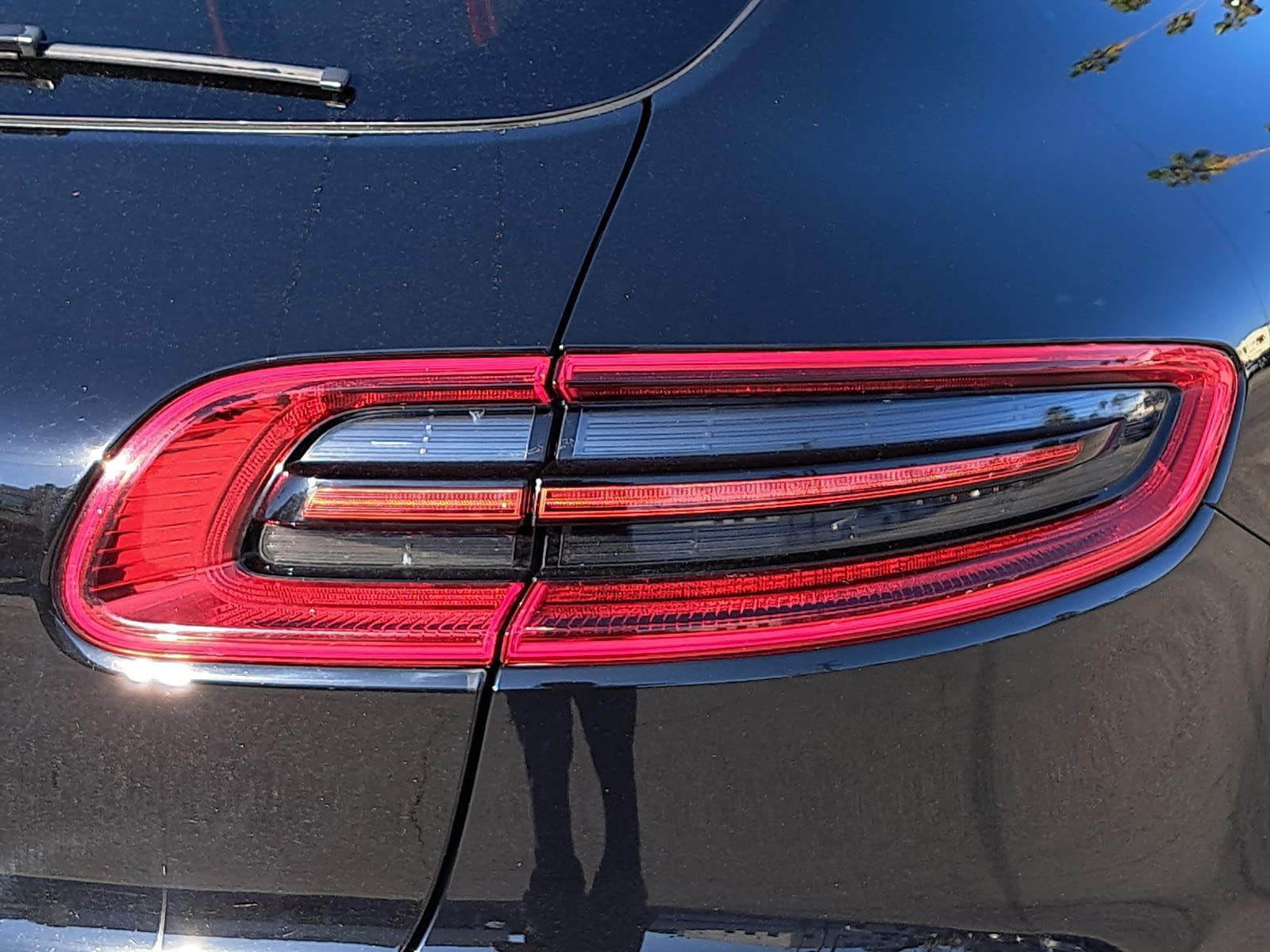 Used 2018 Porsche Macan Turbo AWD/4WD image 39
