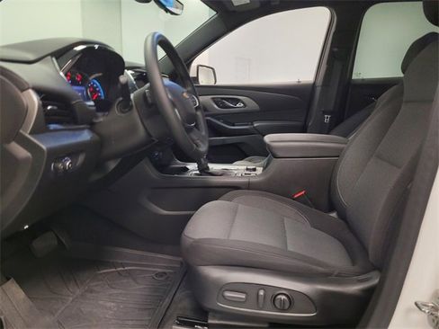 Used 2023 Chevrolet Traverse LT image 10