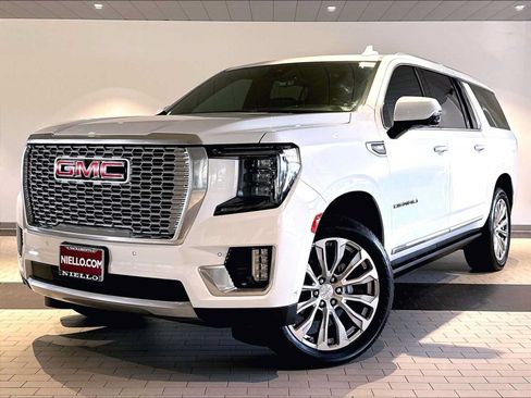 Used 2023 GMC Yukon XL Denali w/ Advanced Technology Package AWD/4WD image 1