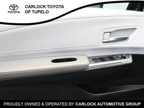 Used 2025 Toyota Sienna XLE image 22