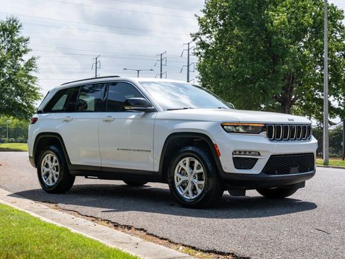 Used 2023 Jeep Grand Cherokee Limited w/ Luxury Tech Group II AWD/4WD image 4