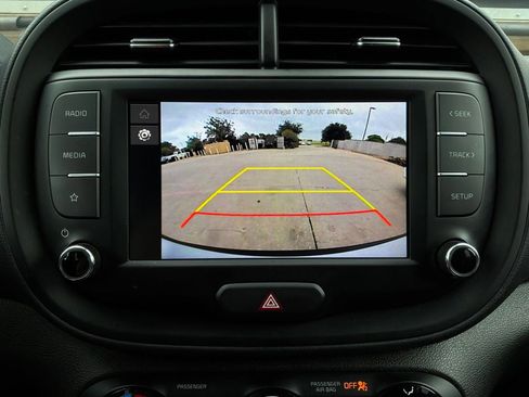 Used 2025 Kia Soul LX w/ LX Technology Package FWD image 29