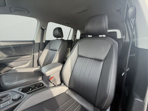 Used 2024 Volkswagen Tiguan SE AWD/4WD image 10