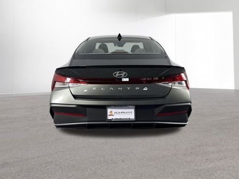 Used 2025 Hyundai Elantra Sport FWD image 3