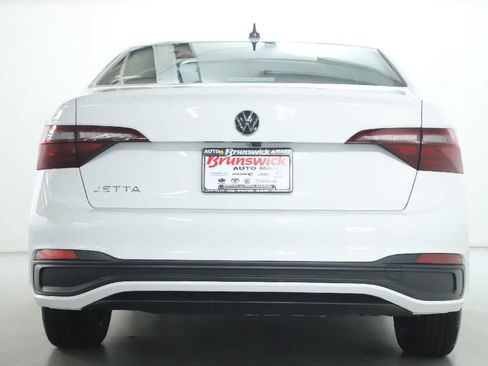 Certified 2024 Volkswagen Jetta Sport FWD image 40