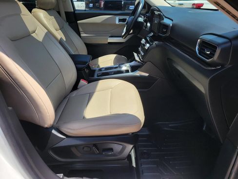 Used 2022 Ford Explorer Limited w/ Equipment Group 301A AWD/4WD image 9