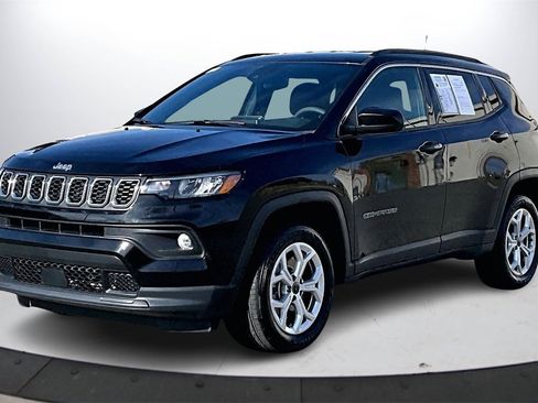 Certified 2025 Jeep Compass Latitude image 4
