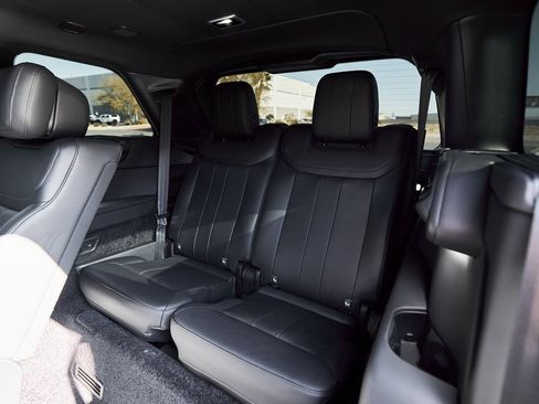 Used 2025 Land Rover Range Rover Long Wheelbase Autobiography image 50