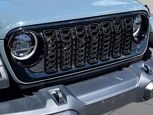 Used 2024 Jeep Gladiator Sport AWD/4WD image 29