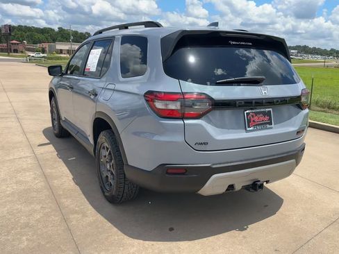 Used 2024 Honda Pilot TrailSport image 7