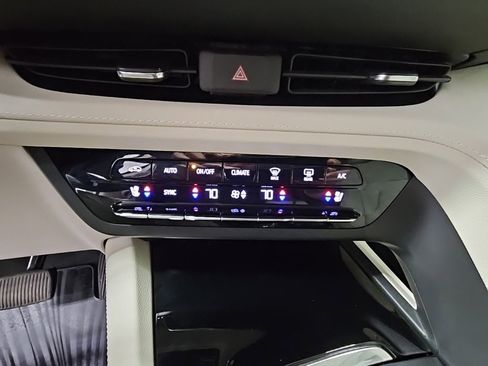 Used 2023 Buick Envision Avenir image 21