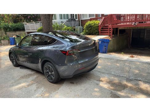 Used 2022 Tesla Model Y Long Range AWD/4WD image 4