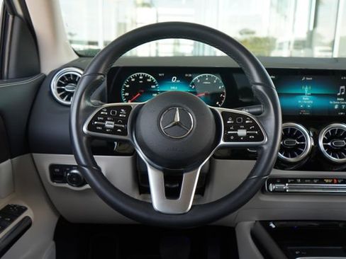 Certified 2022 Mercedes-Benz GLA 250 4MATIC image 18