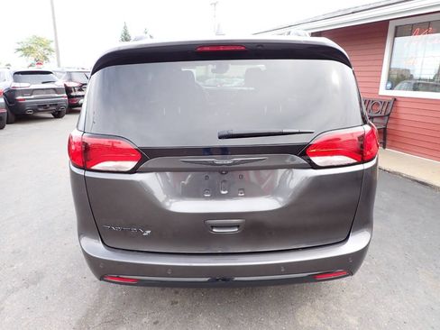 Used 2019 Chrysler Pacifica Touring-L Plus w/ Advanced Safetytec Group FWD image 5