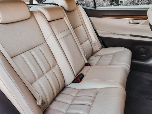 Used 2017 Lexus ES 300h image 33