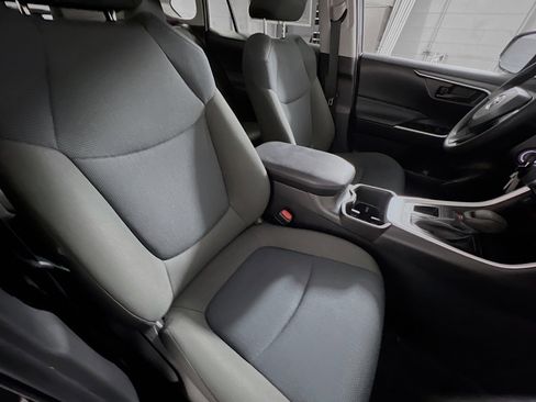 Used 2022 Toyota RAV4 LE image 30