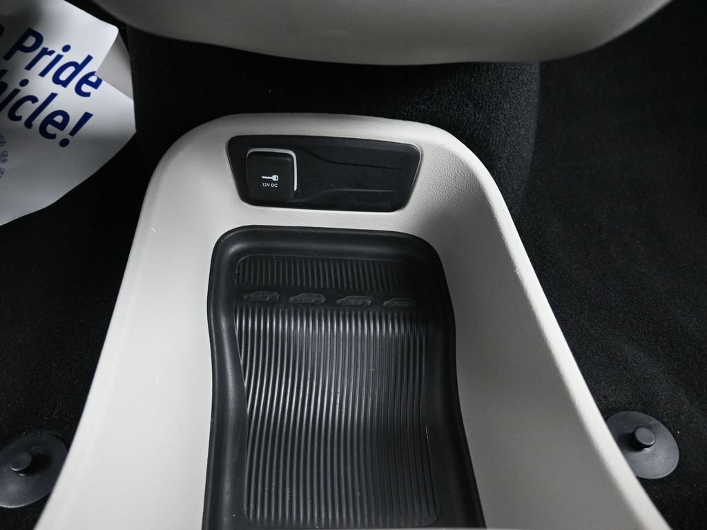 Used 2023 Chrysler Pacifica Touring-L FWD image 15