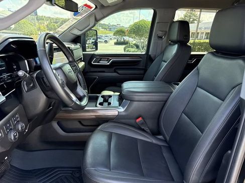 Used 2024 Chevrolet Silverado 2500 LT w/ Midnight Edition AWD/4WD image 9