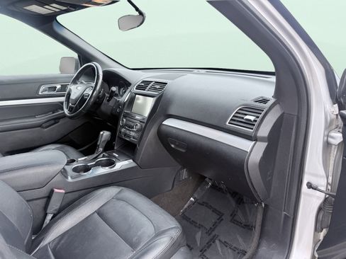 Used 2016 Ford Explorer XLT w/ Equipment Group 202A FWD image 37