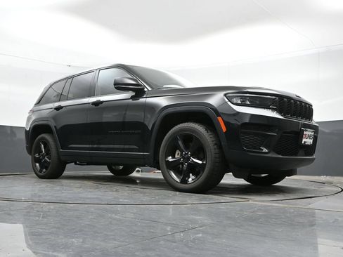 Used 2023 Jeep Grand Cherokee Altitude AWD/4WD image 42