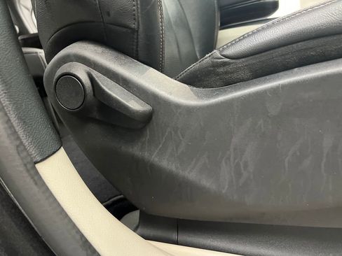 Used 2020 Chrysler Pacifica Touring-L image 30