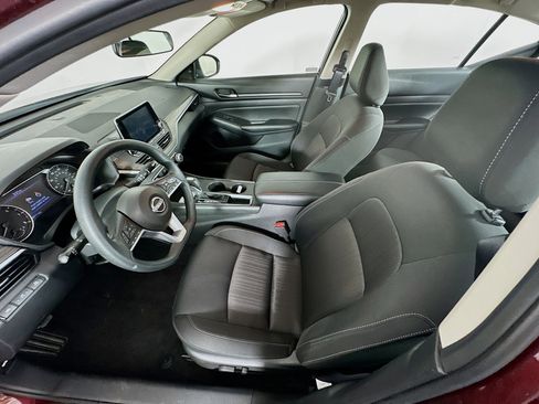 Used 2025 Nissan Altima 2.5 SV image 13