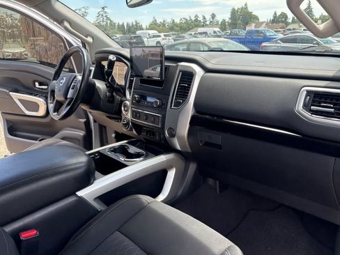 Used 2017 Nissan Titan SV AWD/4WD image 17