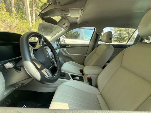 Used 2022 Volkswagen Tiguan SE FWD image 5