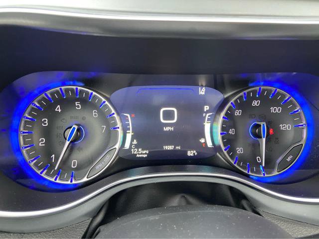 Used 2026 Chrysler Pacifica Limited FWD image 32