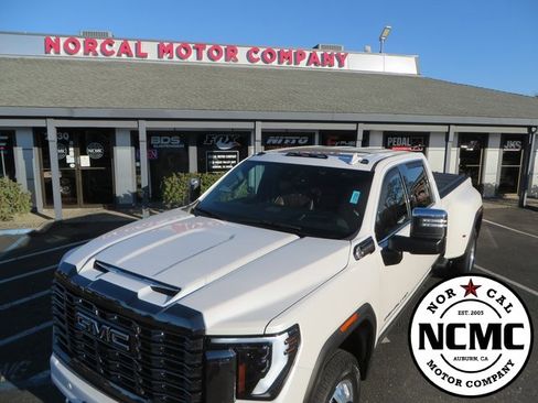 Used 2024 GMC Sierra 3500 Denali Ultimate image 9