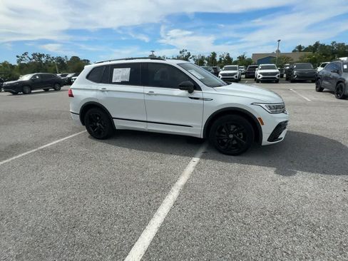 Certified 2023 Volkswagen Tiguan SE R-Line FWD image 9