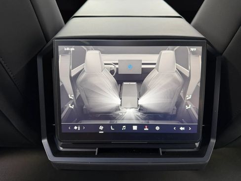 Used 2024 Tesla Cybertruck AWD Crew Cab image 19