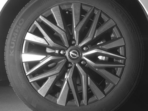 Used 2025 Nissan Altima 2.5 SV FWD image 13