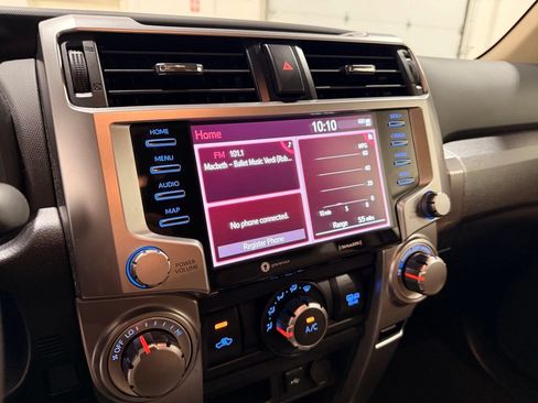Used 2020 Toyota 4Runner SR5 AWD/4WD image 21