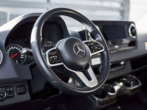 Used 2019 Mercedes-Benz Sprinter 144 image 39