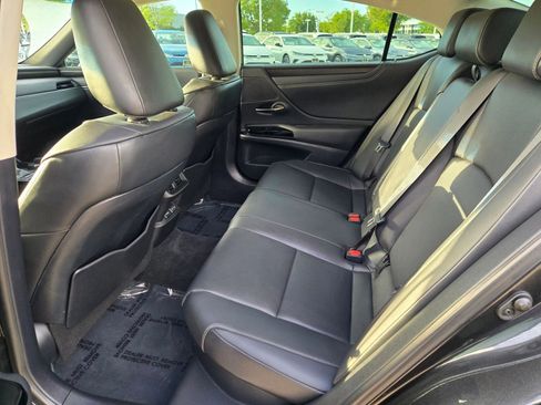 Used 2024 Lexus ES 300h w/ Premium Package image 10
